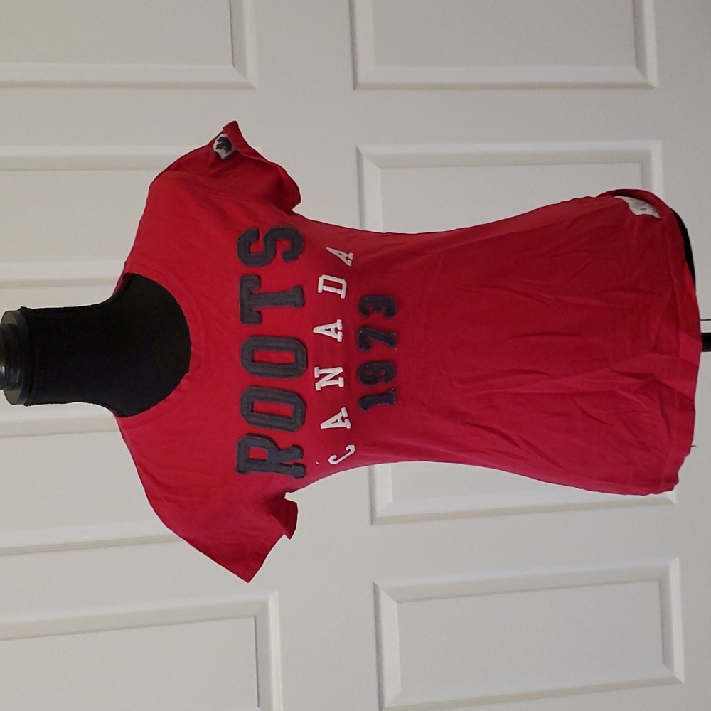 Roots Red T-Shirt from Canada Size Small
